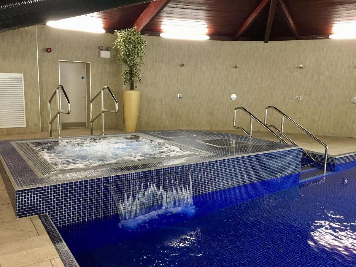 Oak Cabin With Hot-Tub & Secluded Decking - Finlake Resort & Spa - Devon Chudleigh Eksteriør bilde