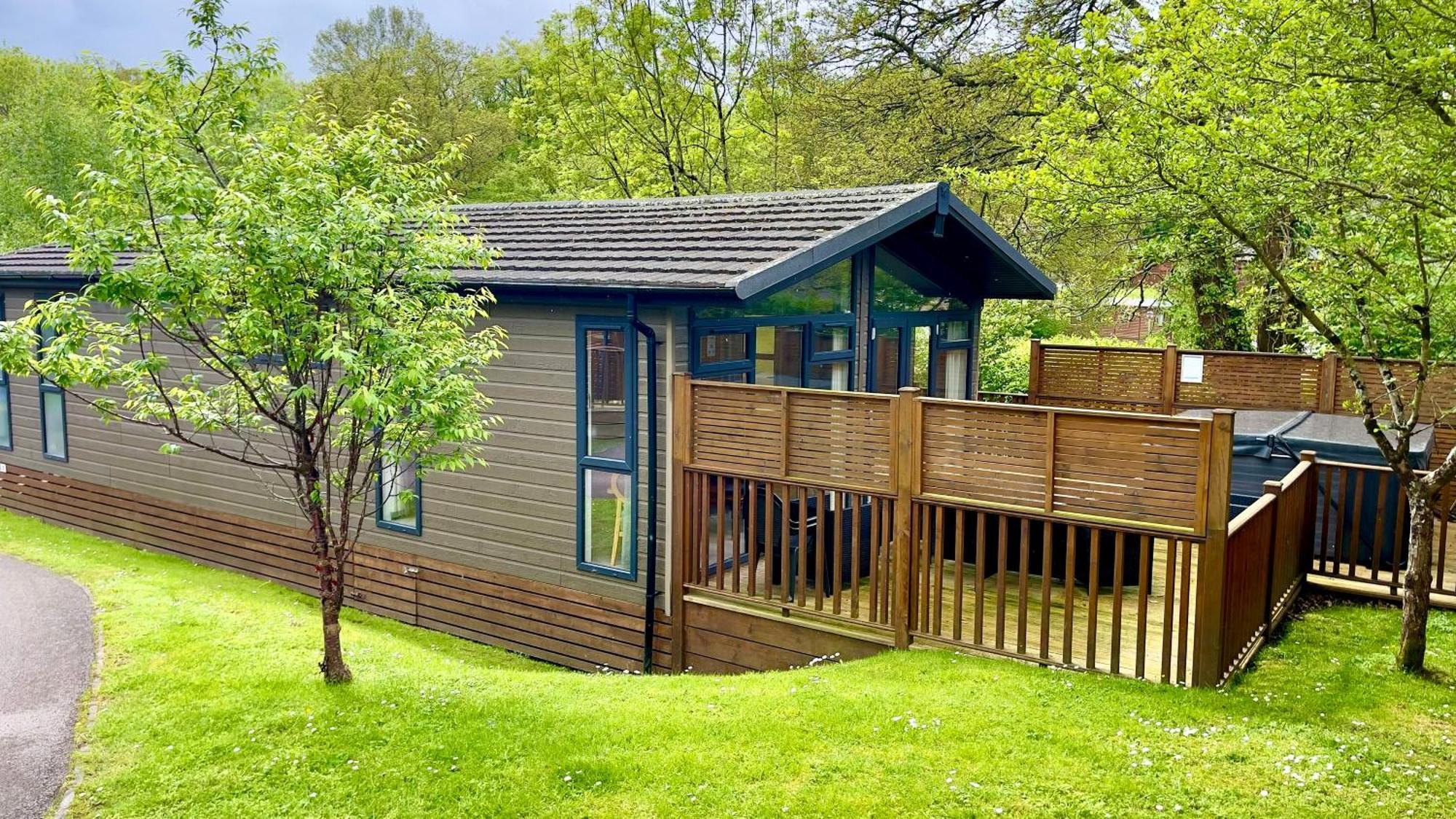 Oak Cabin With Hot-Tub & Secluded Decking - Finlake Resort & Spa - Devon Chudleigh Eksteriør bilde